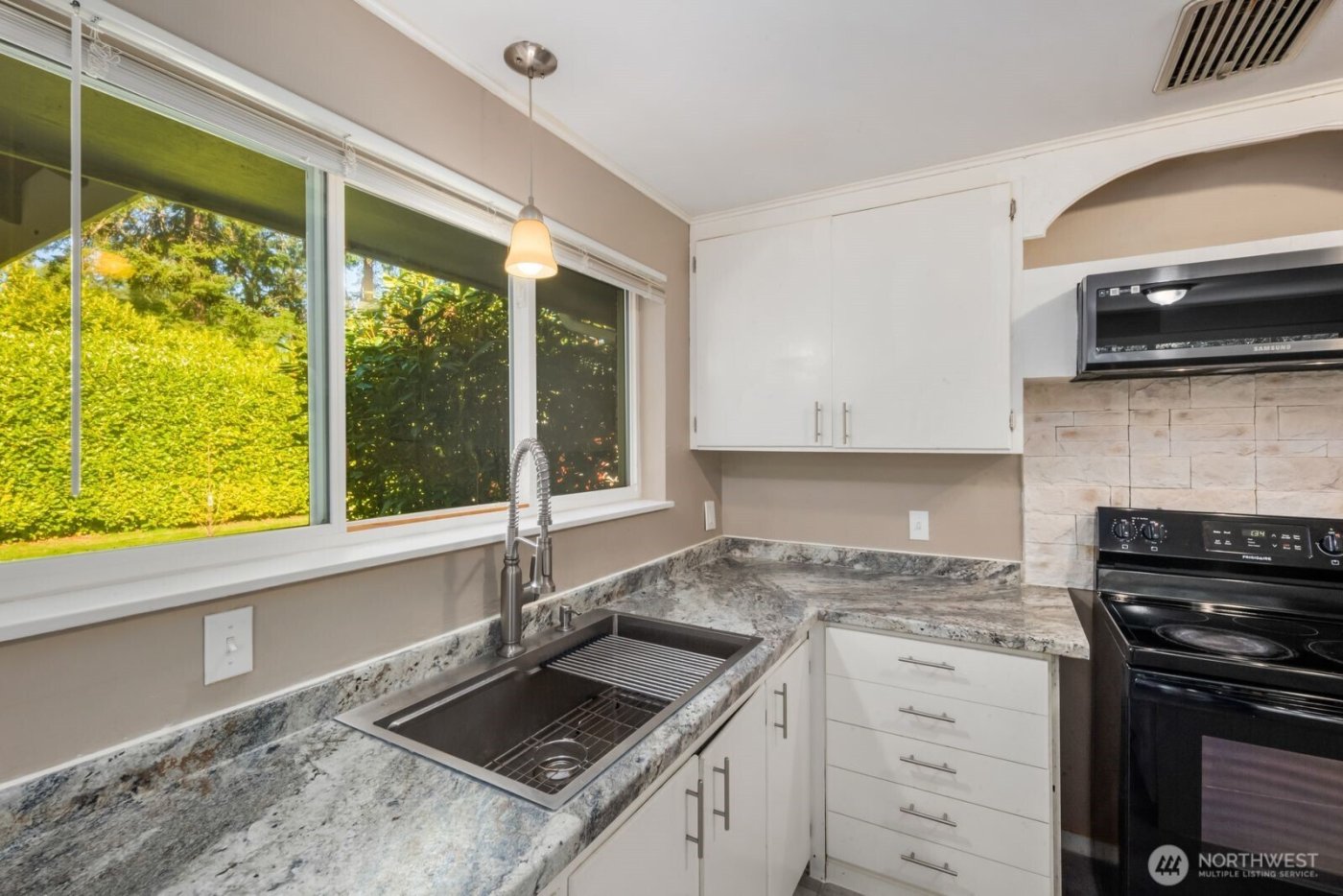 8415 Mt Tacoma Drive SW, Lakewood, WA 98498