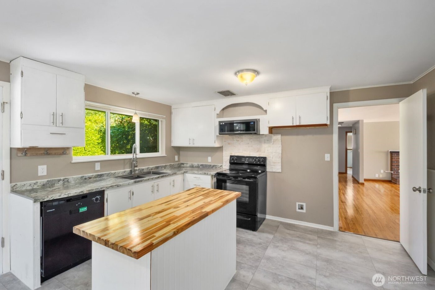 8415 Mt Tacoma Drive SW, Lakewood, WA 98498