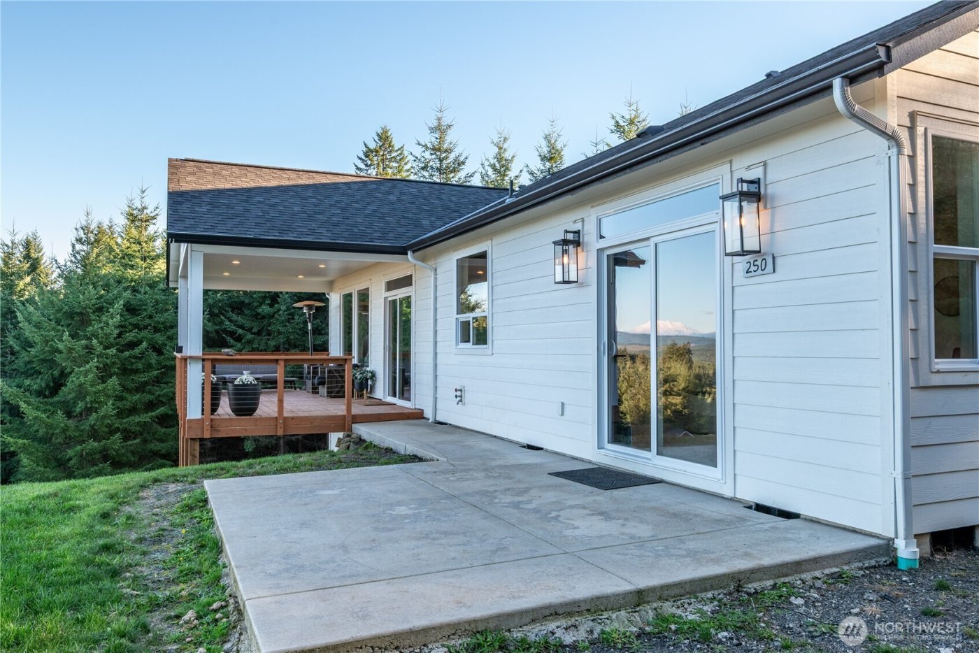250 Red Rock Drive , Castle Rock, WA 98611
