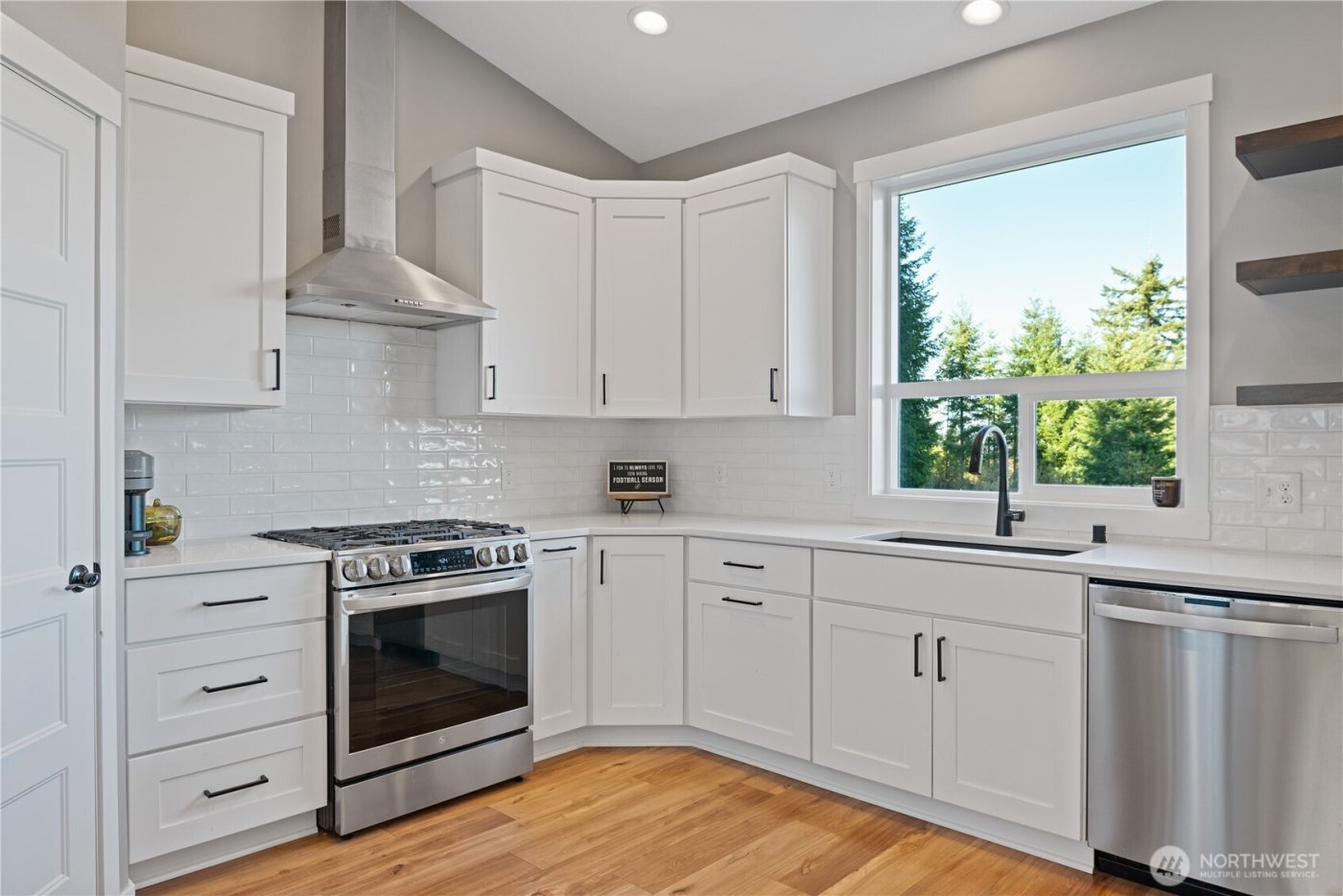 250 Red Rock Drive , Castle Rock, WA 98611