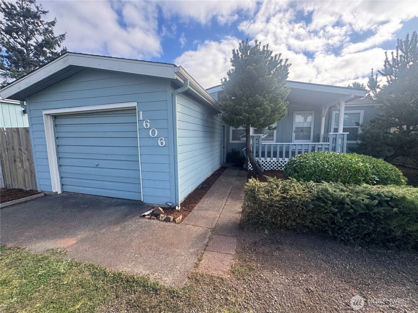 1606 Washington Avenue S, Long Beach, WA 98631