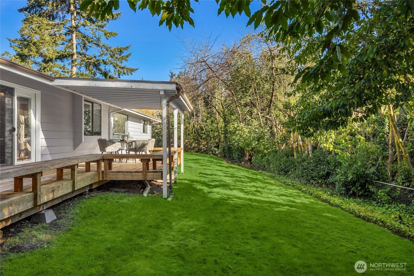 5344 Ruby Place NE, Bainbridge Island, WA 98110