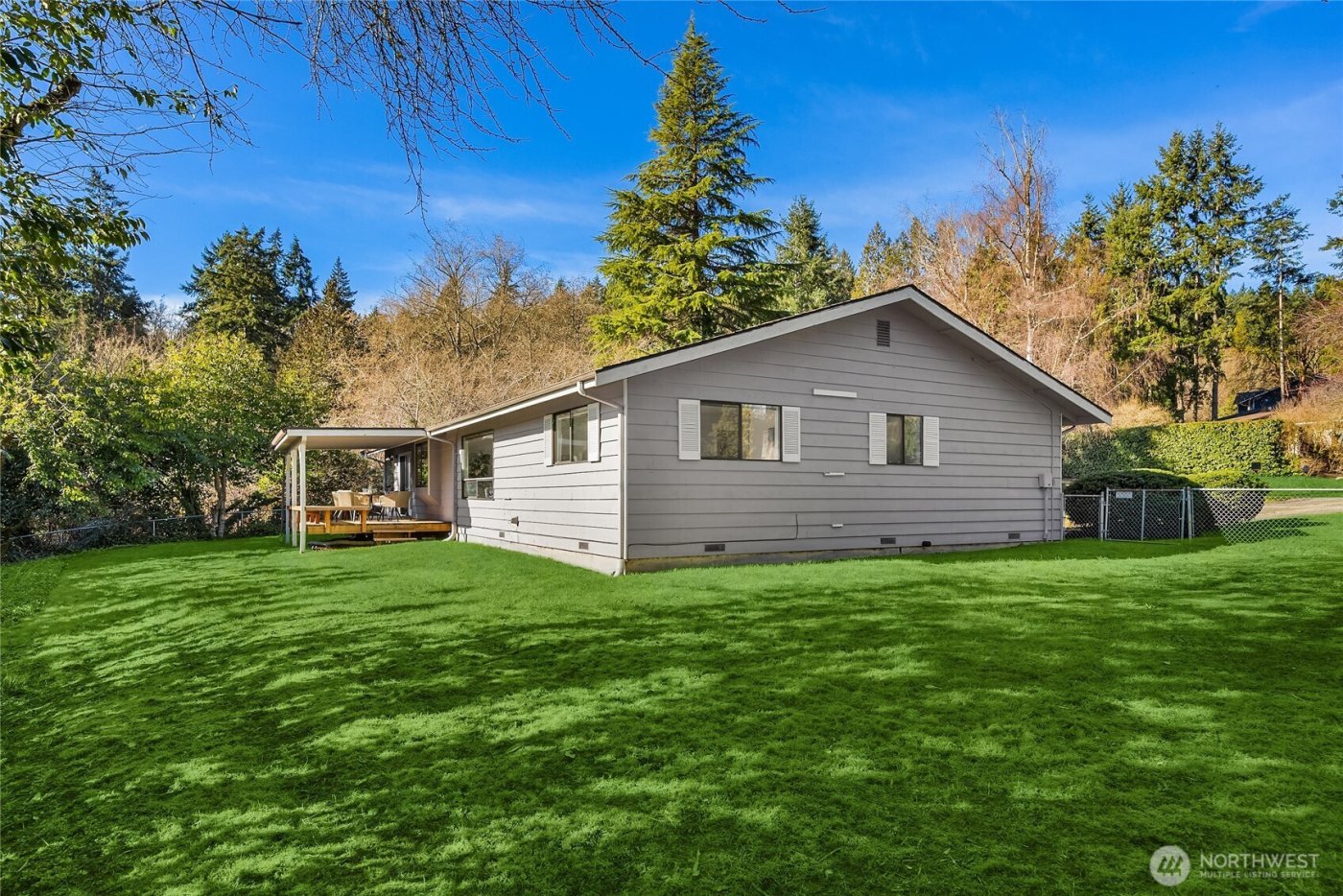 5344 Ruby Place NE, Bainbridge Island, WA 98110
