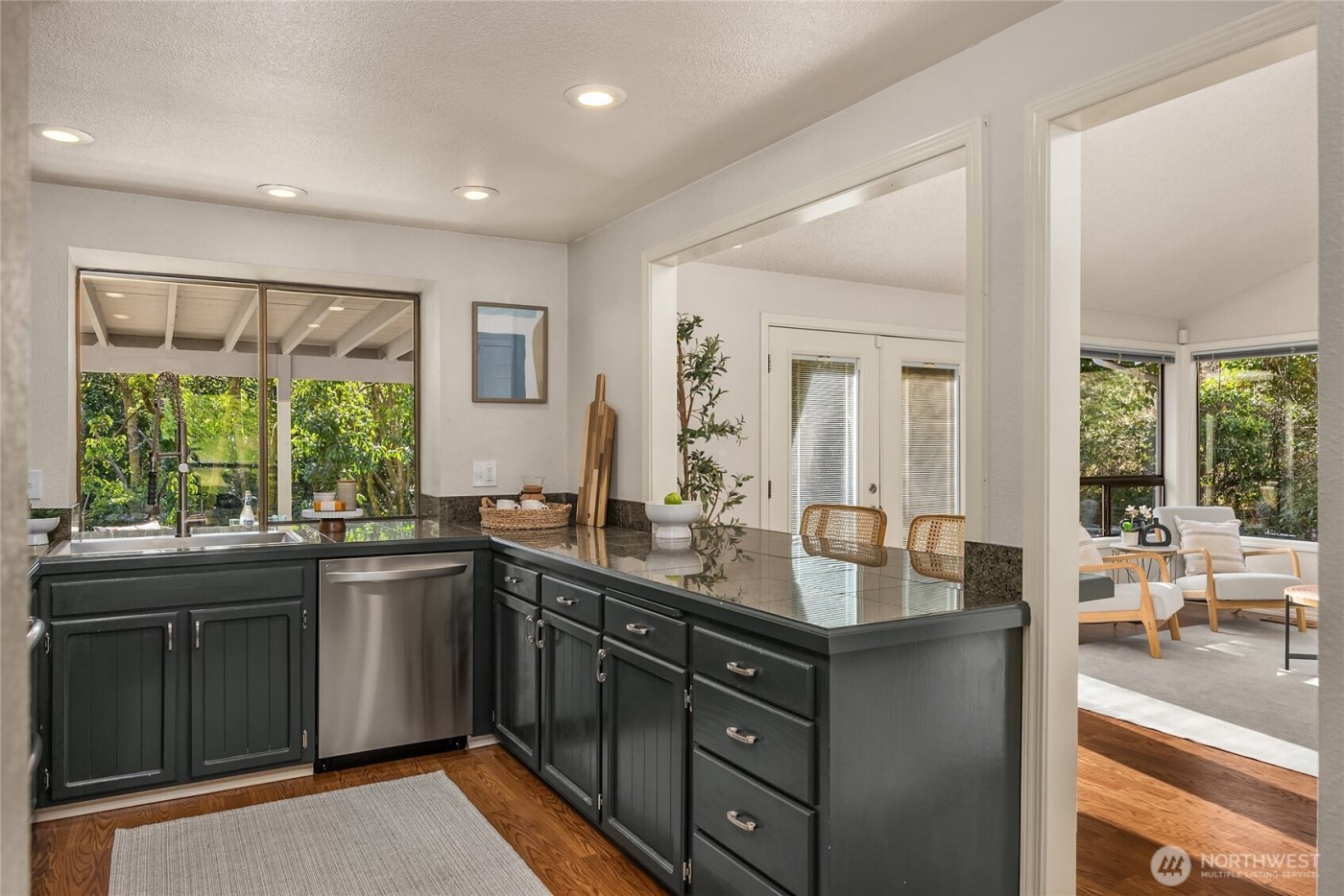 5344 Ruby Place NE, Bainbridge Island, WA 98110