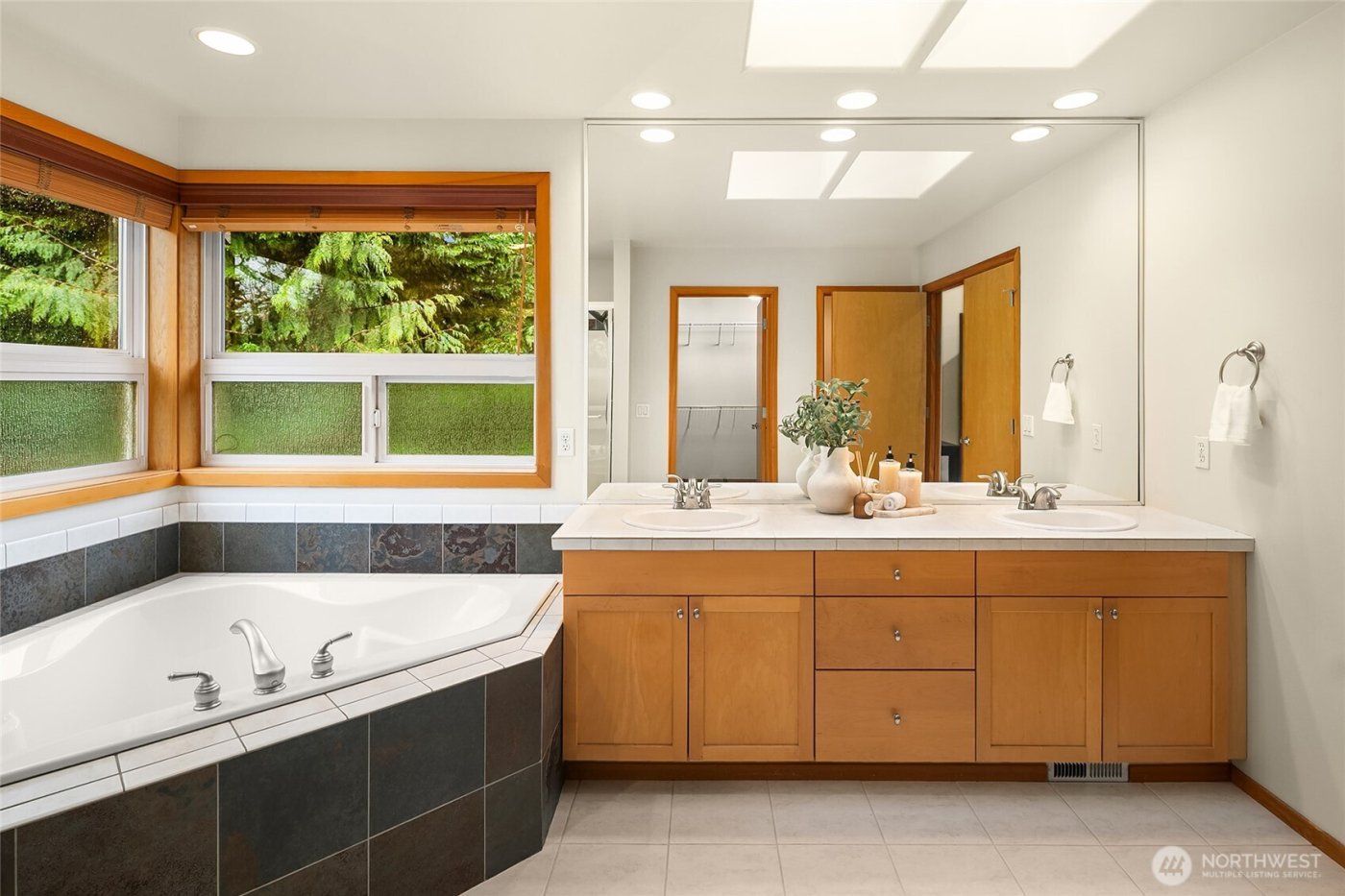 28927 230th Avenue SE, Black Diamond, WA 98010-1716