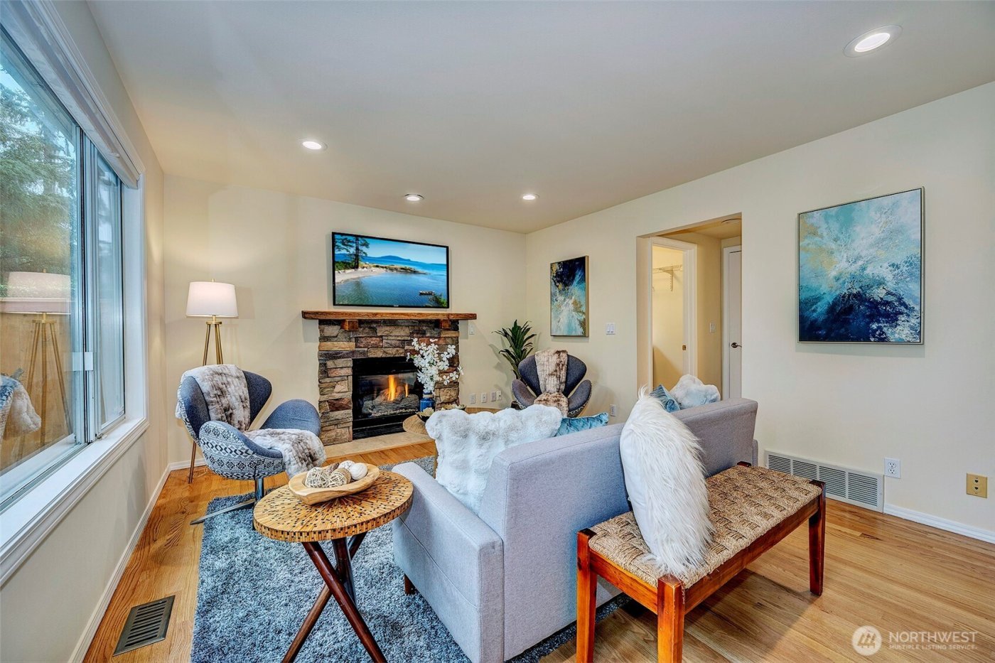 13133 NE 74th Street , Kirkland, WA 98033-8300