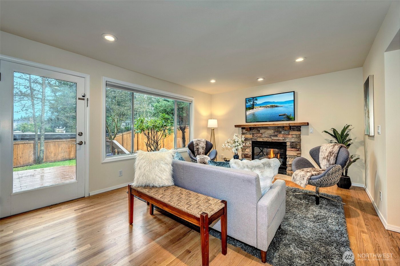13133 NE 74th Street , Kirkland, WA 98033-8300