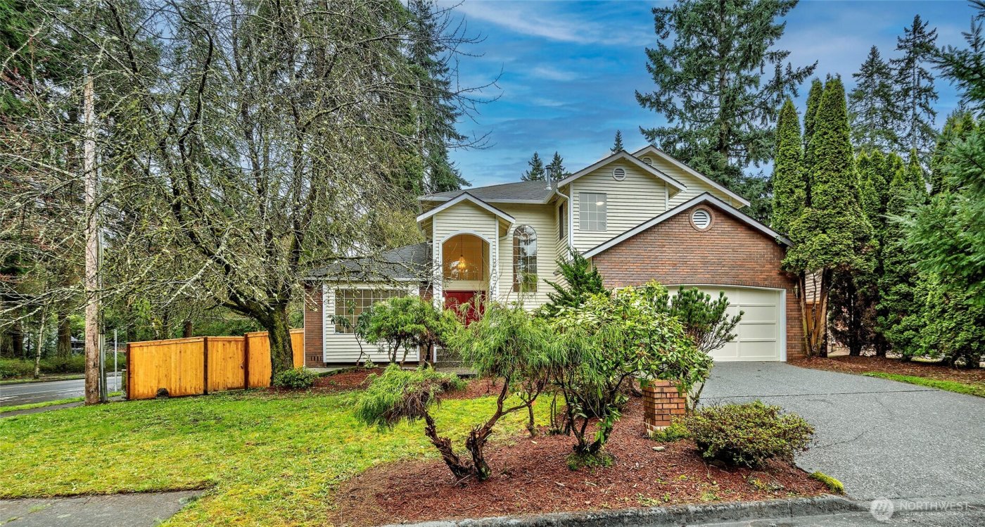 13133 NE 74th Street , Kirkland, WA 98033-8300