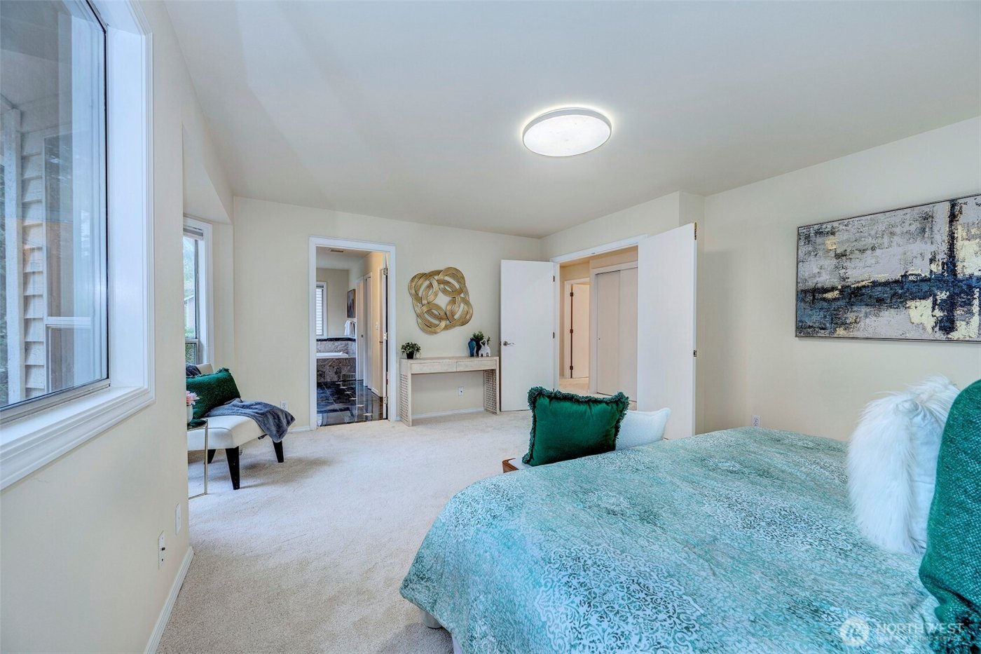 13133 NE 74th Street , Kirkland, WA 98033-8300