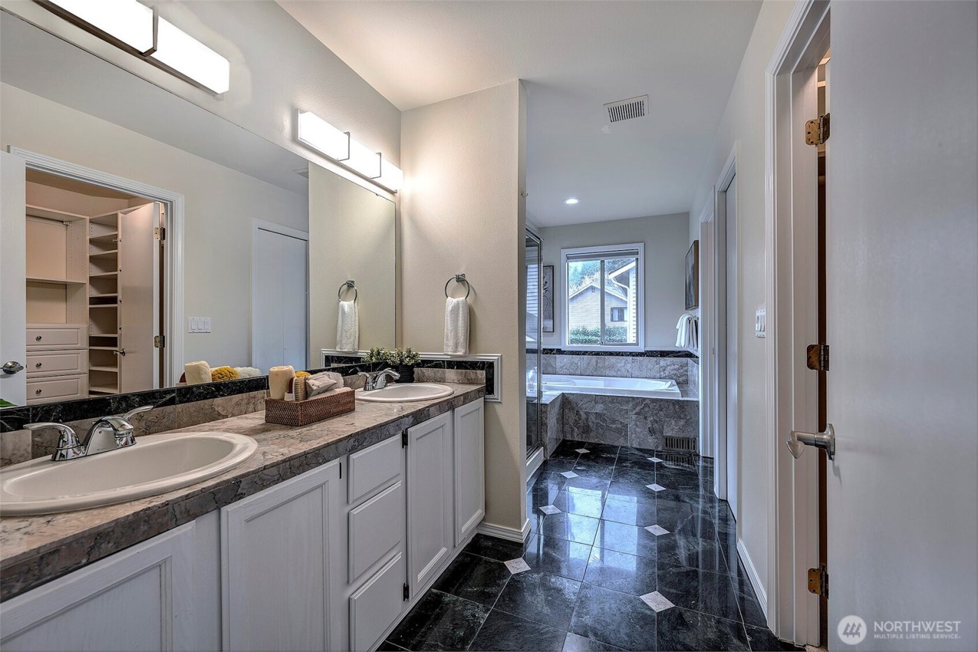 13133 NE 74th Street , Kirkland, WA 98033-8300