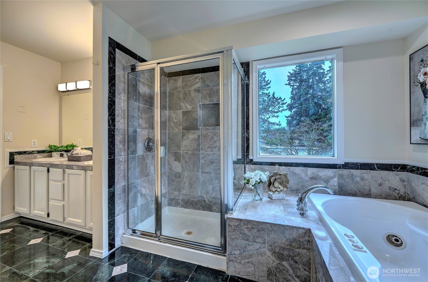 13133 NE 74th Street , Kirkland, WA 98033-8300
