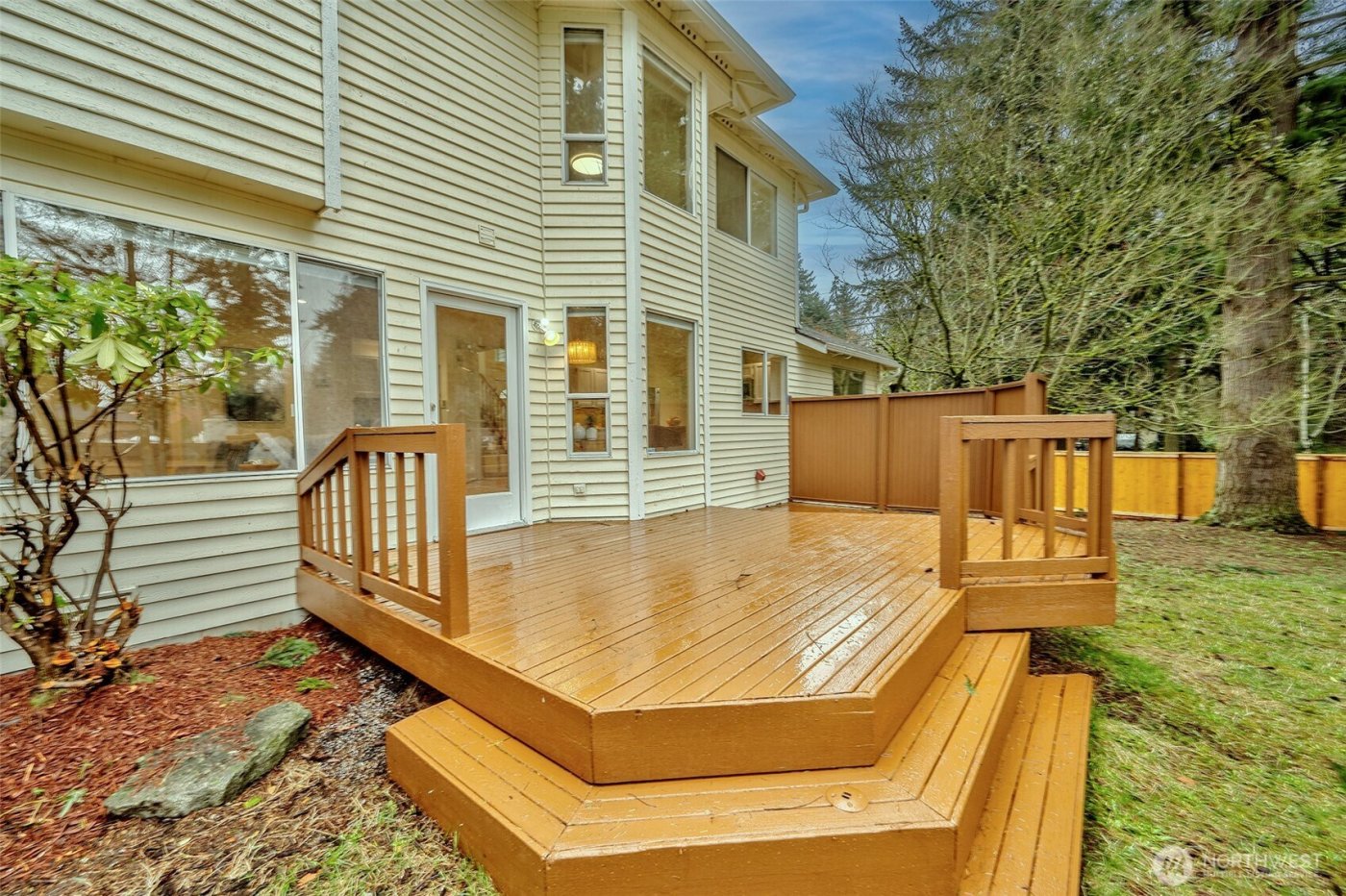 13133 NE 74th Street , Kirkland, WA 98033-8300