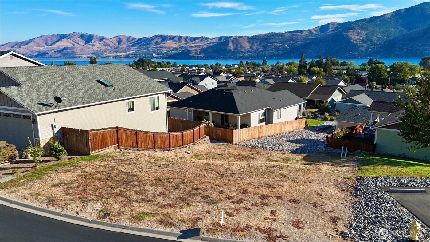 516 Village Drive , Manson, WA 98831