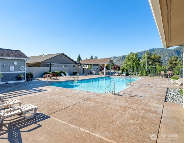 516 Village Drive , Manson, WA 98831