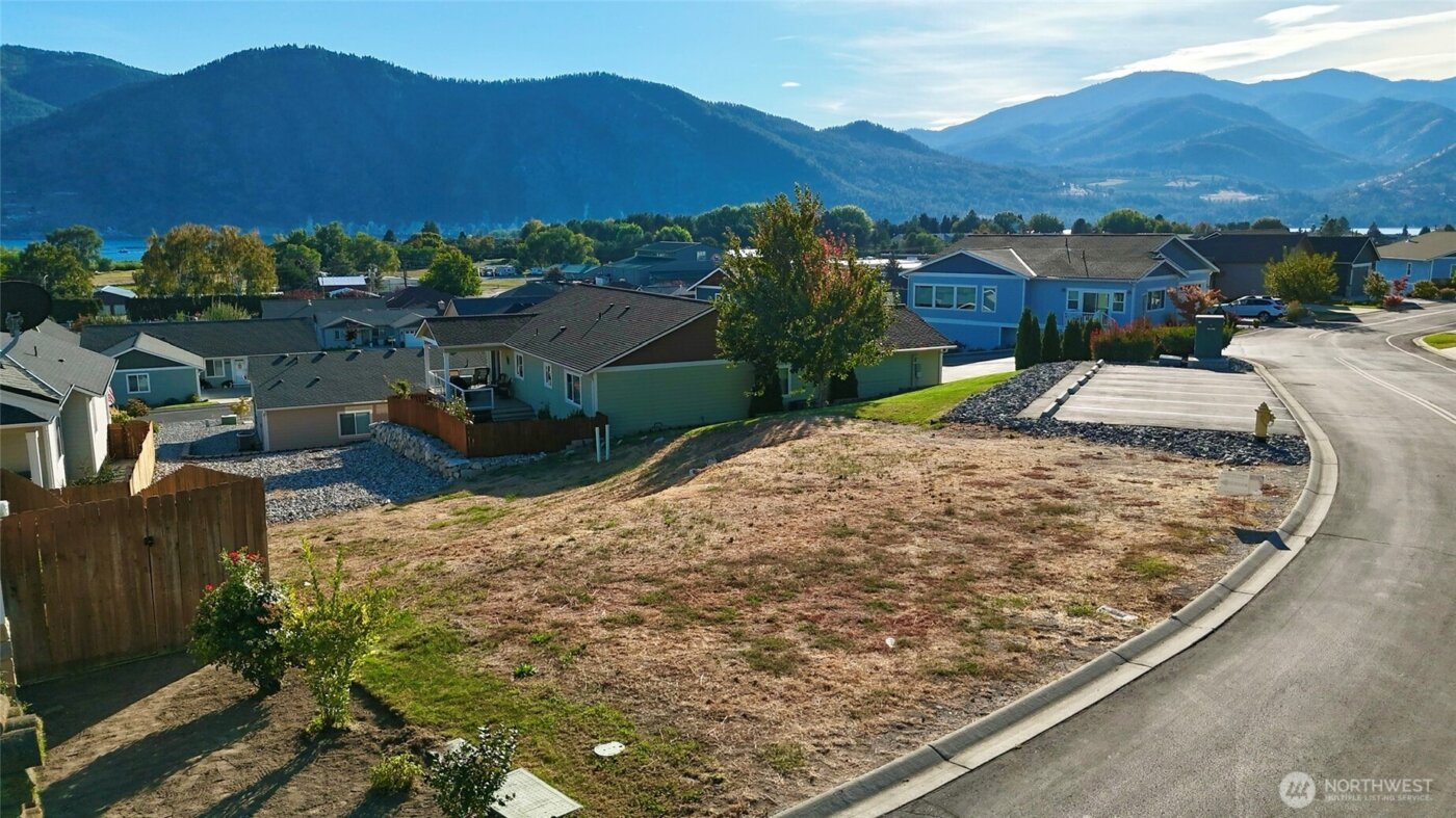 516 Village Drive , Manson, WA 98831