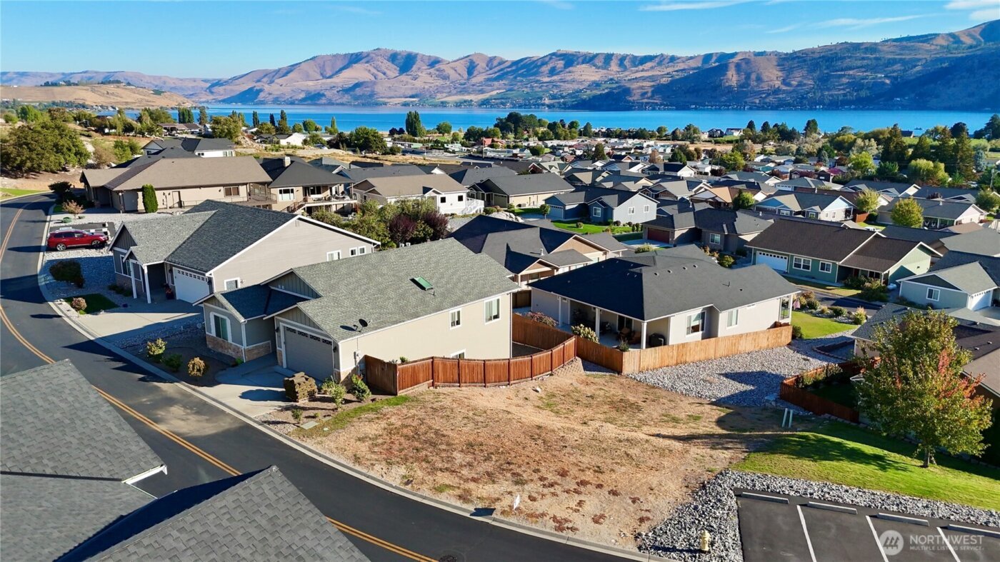 516 Village Drive , Manson, WA 98831