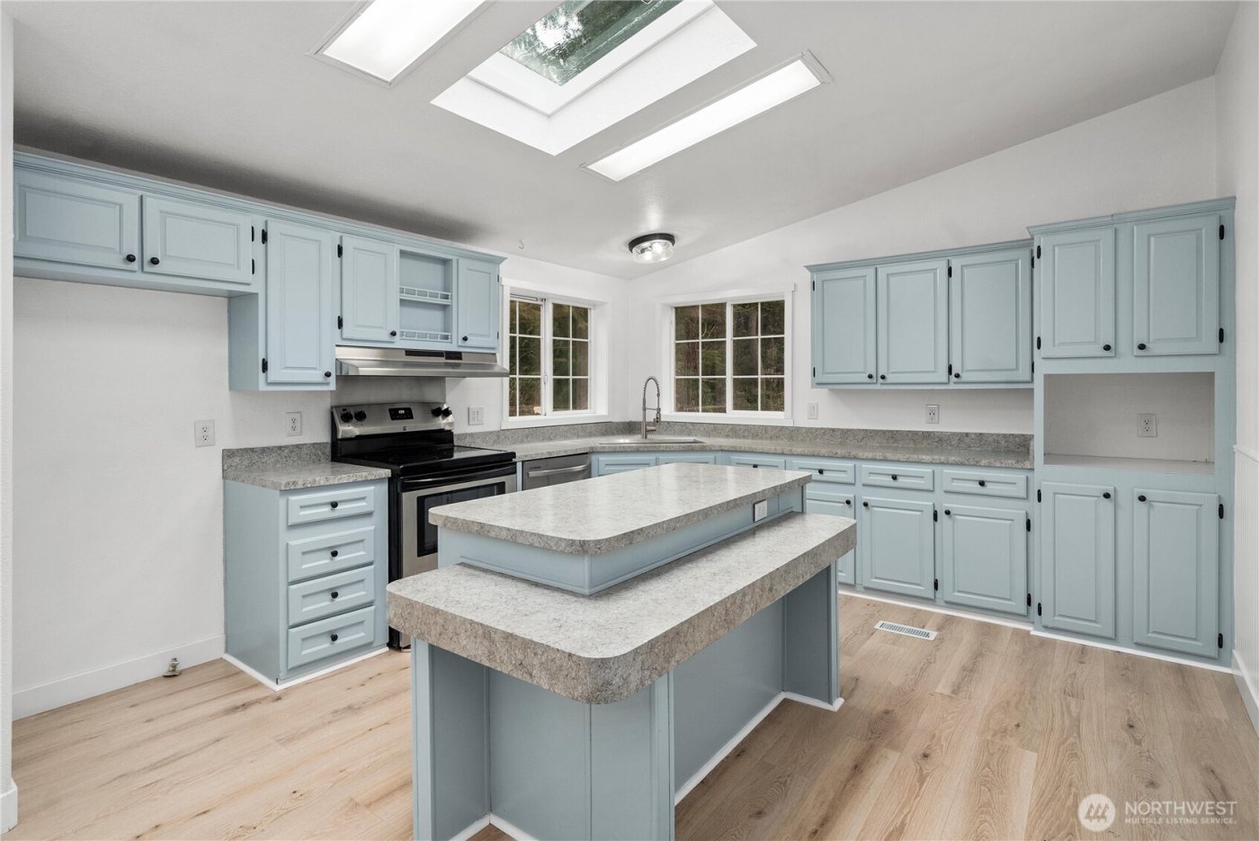 3643 SE Engledow Lane , Port Orchard, WA 98367