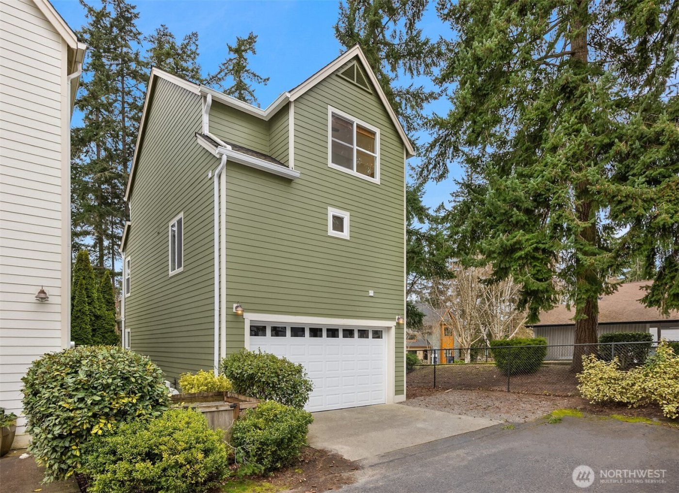 300 Wyatt Way NE #1, Bainbridge Island, WA 98110