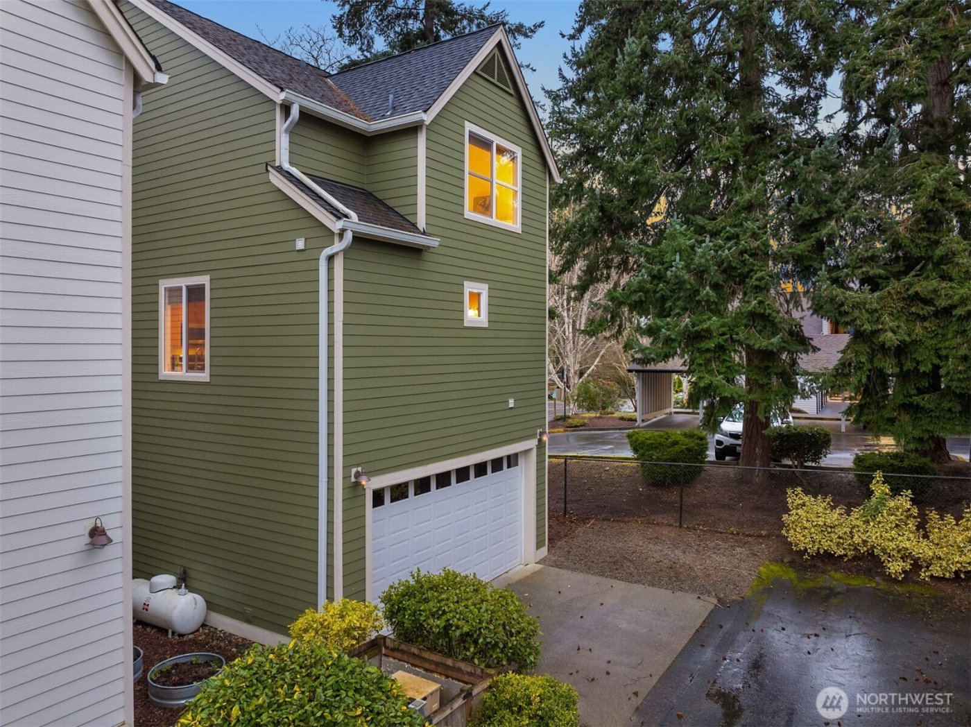 300 Wyatt Way NE #1, Bainbridge Island, WA 98110