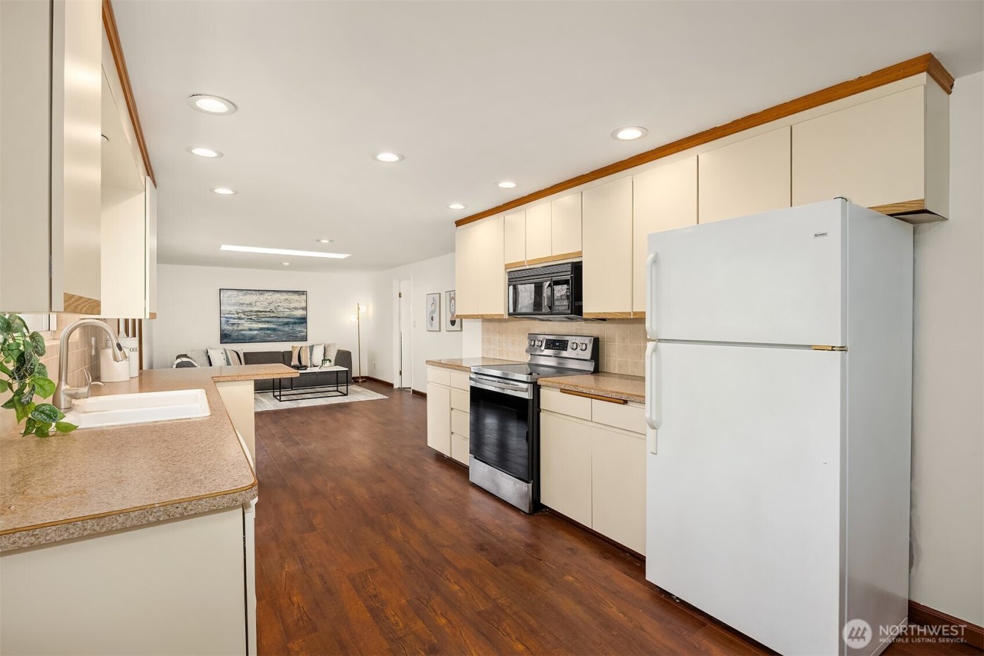 20816 1st Place S, Des Moines, WA 98198