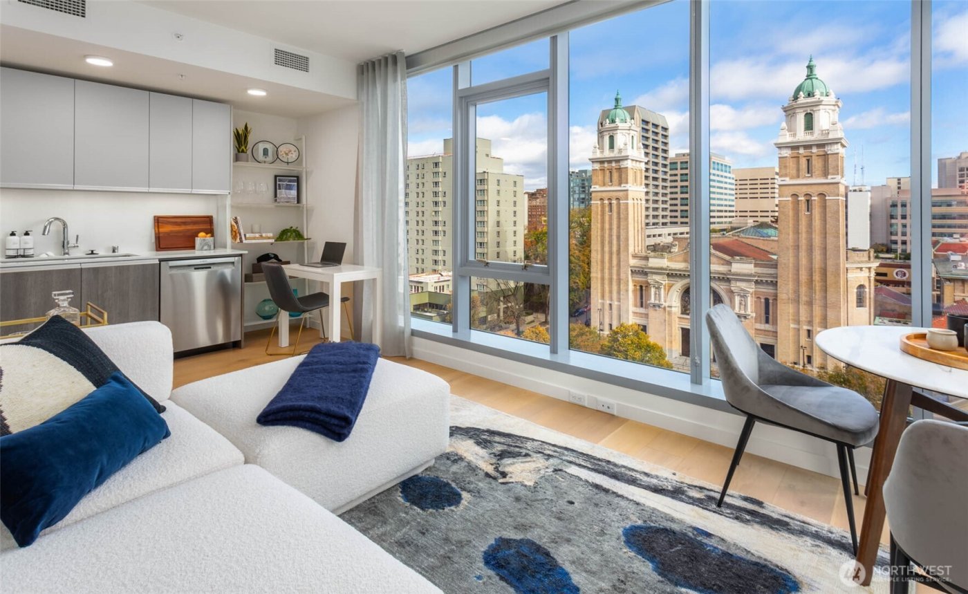 800 Columbia Street #1809, Seattle, WA 98104