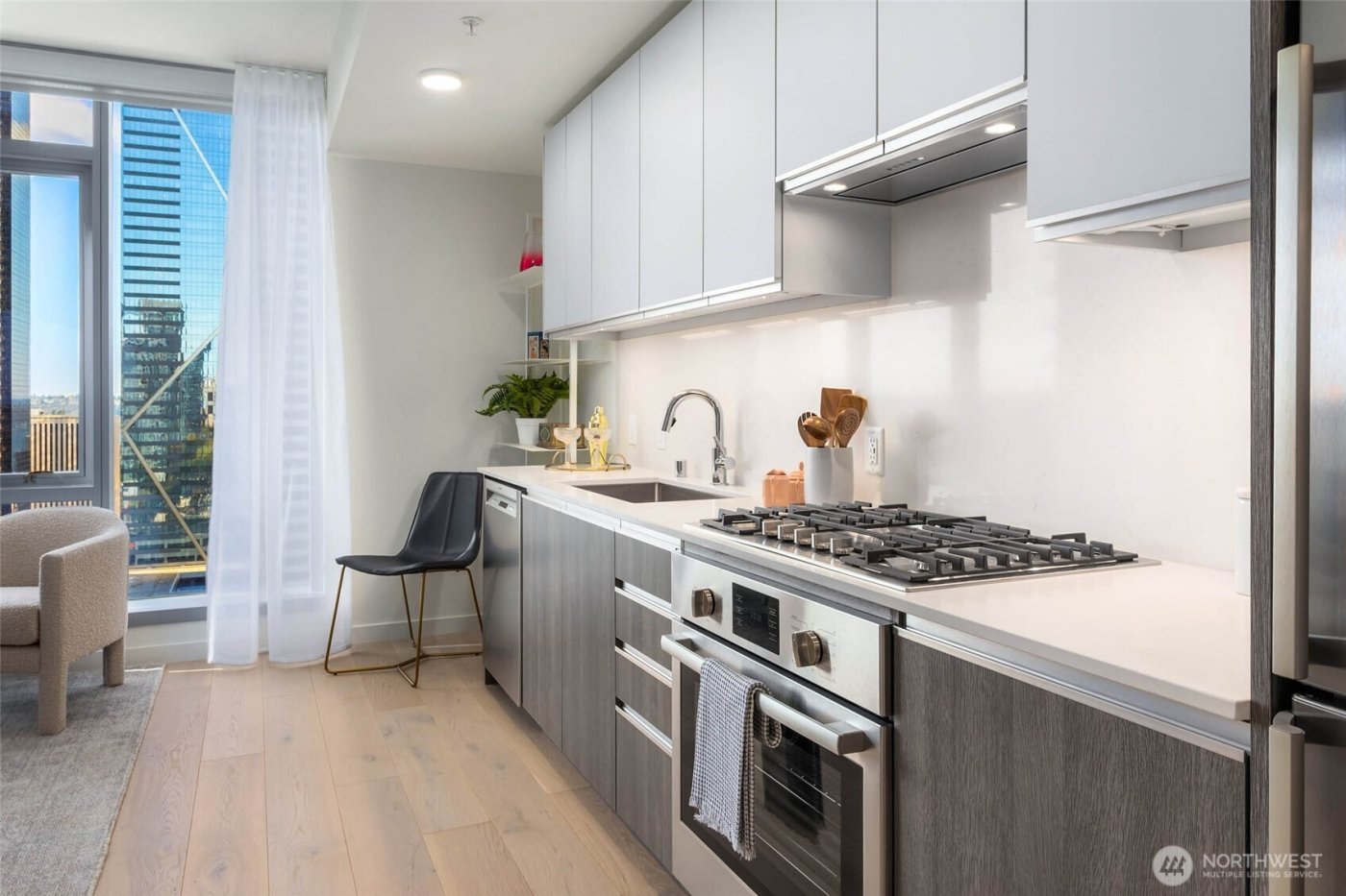 800 Columbia Street #1809, Seattle, WA 98104