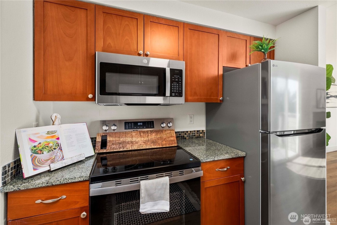 4831 Fauntleroy Way SW #401, Seattle, WA 98116