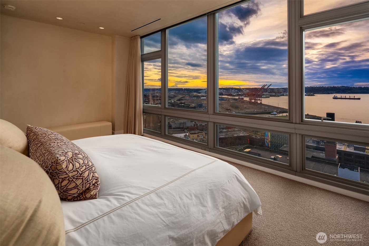 715 2nd Avenue #1501, Seattle, WA 98104