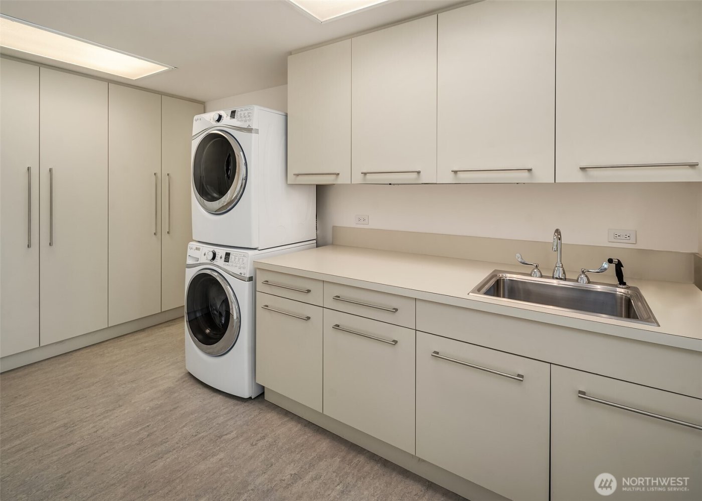 715 2nd Avenue #1501, Seattle, WA 98104