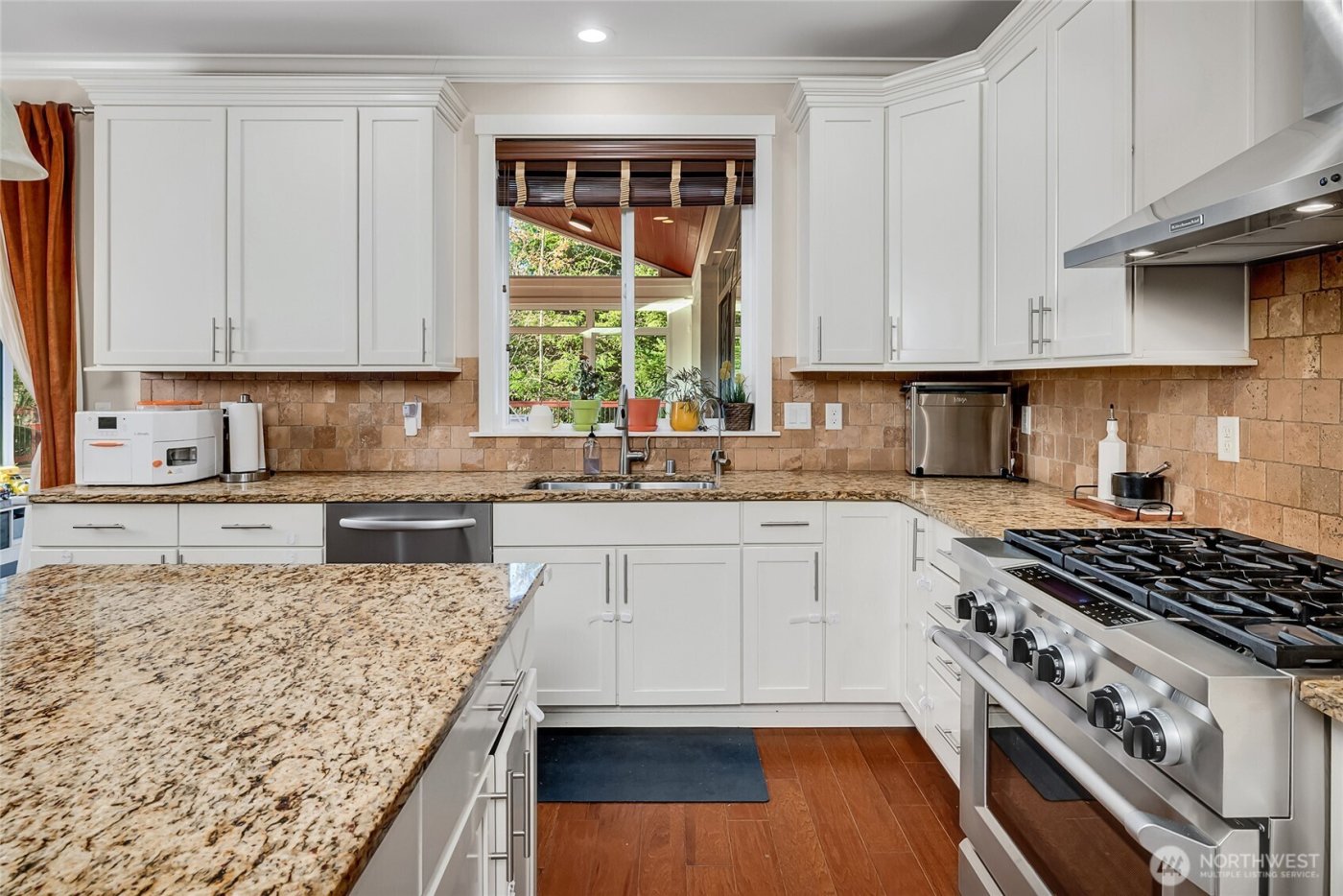 9327 Satterlee Avenue SE, Snoqualmie, WA 98065