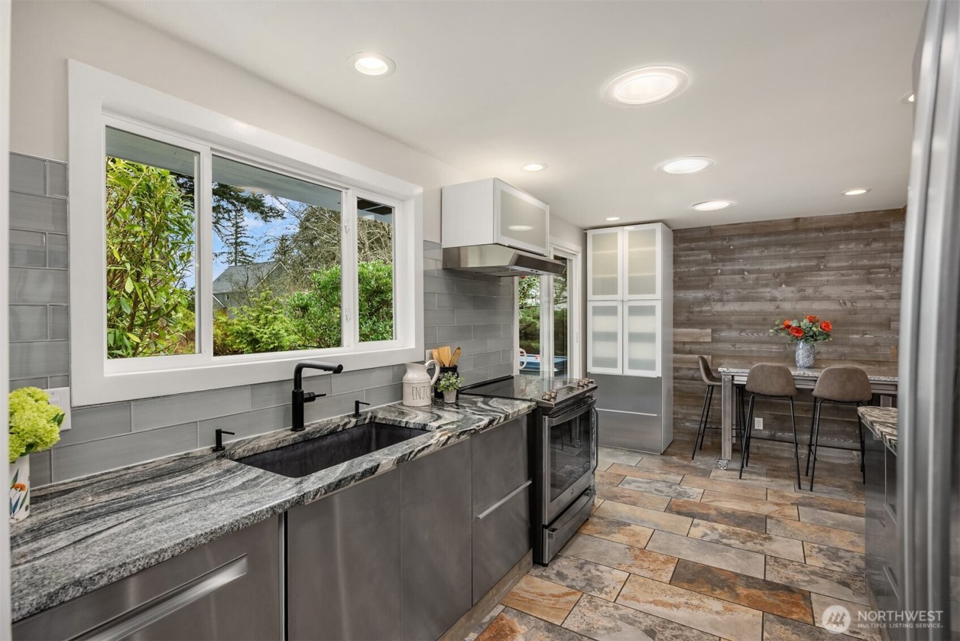 1090 Grow Avenue NW, Bainbridge Island, WA 98110