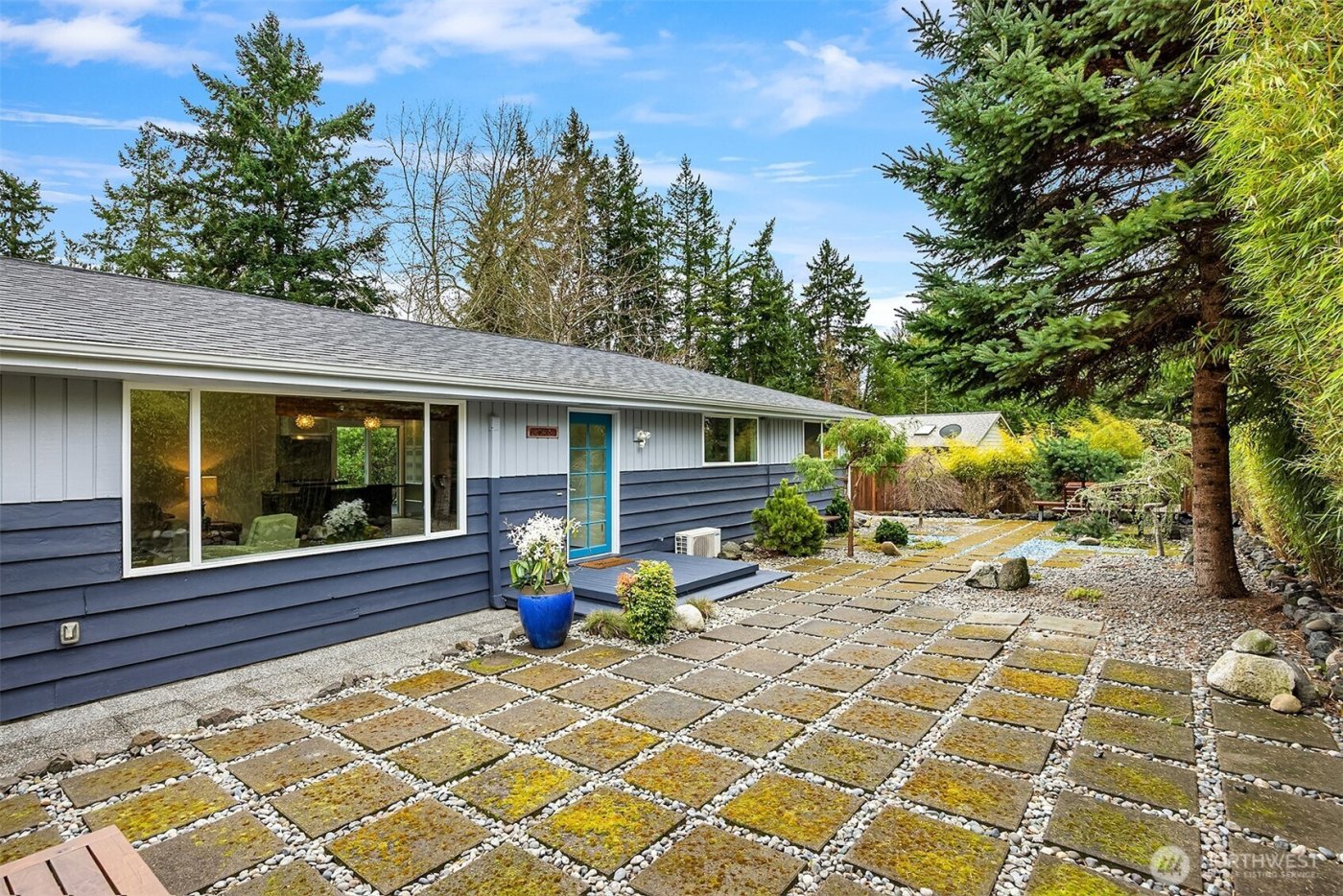 1090 Grow Avenue NW, Bainbridge Island, WA 98110