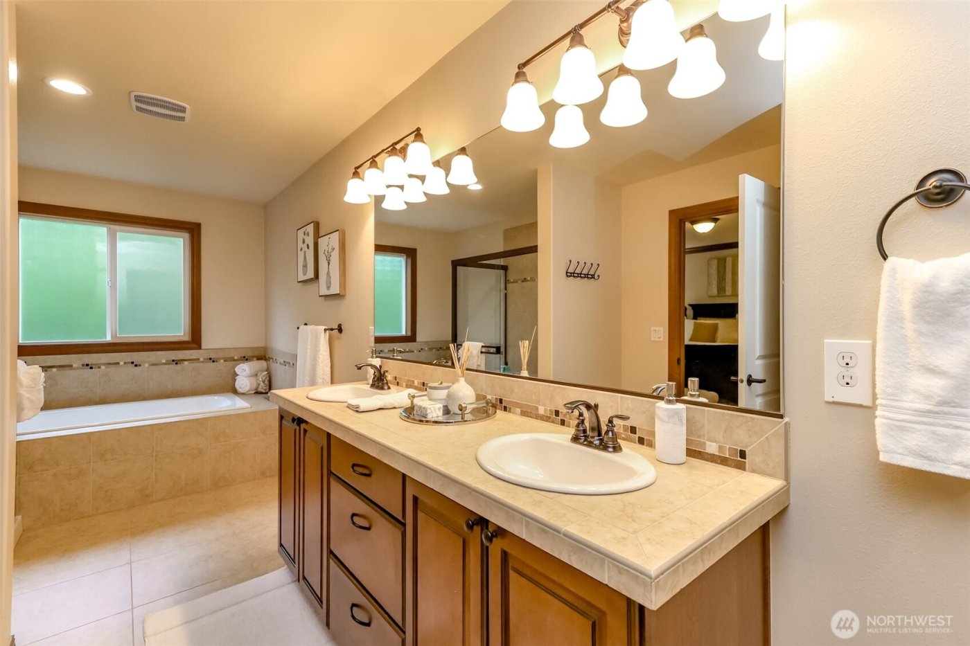 21305 62ND Street Ct E, Lake Tapps, WA 98391