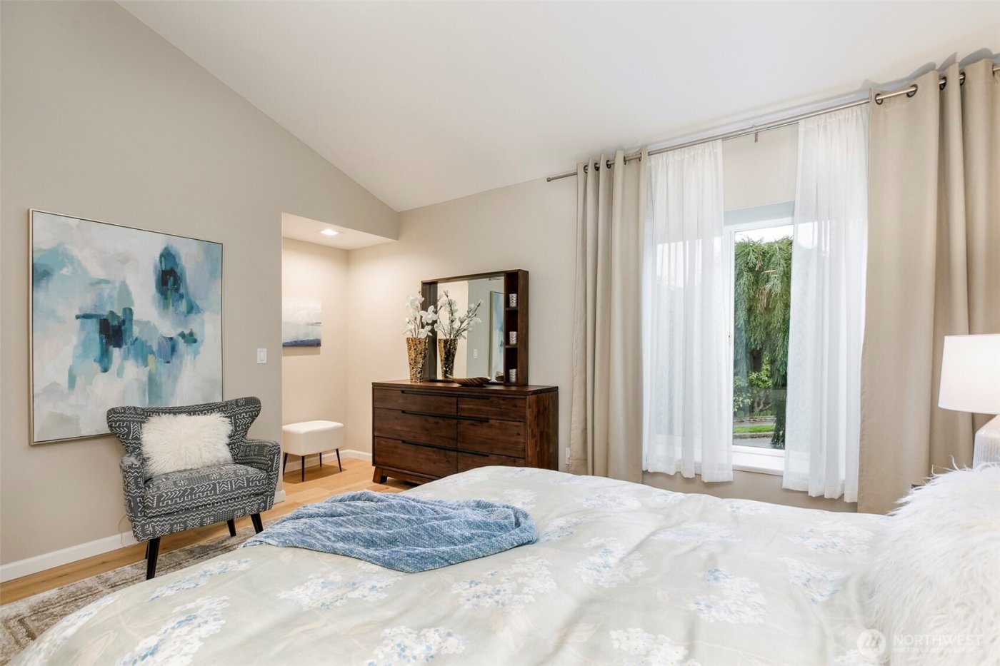 6001 60th Avenue NE, Seattle, WA 98115-7909