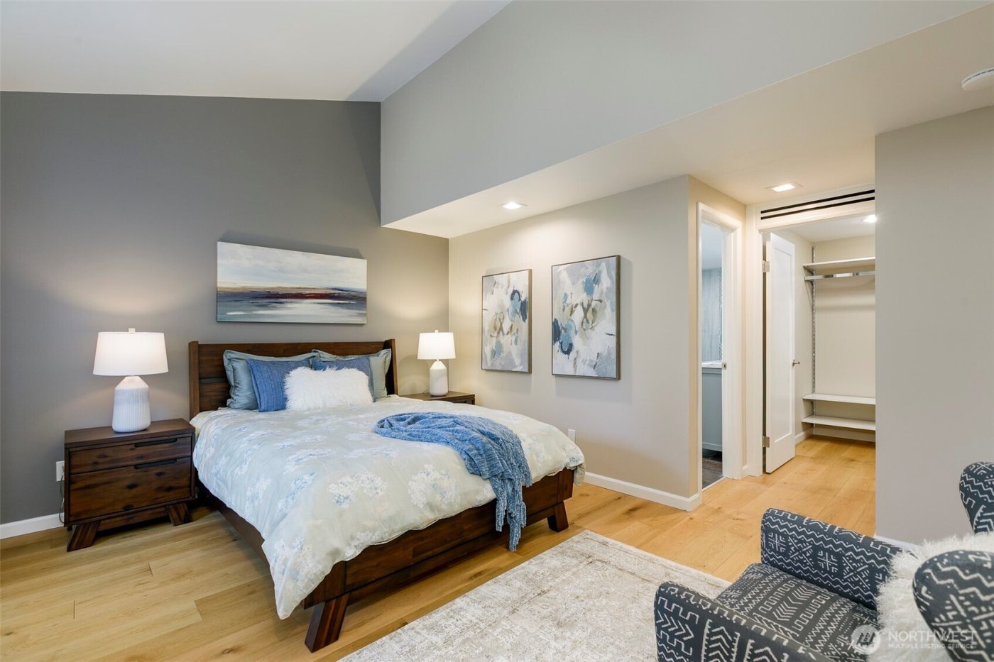 6001 60th Avenue NE, Seattle, WA 98115-7909