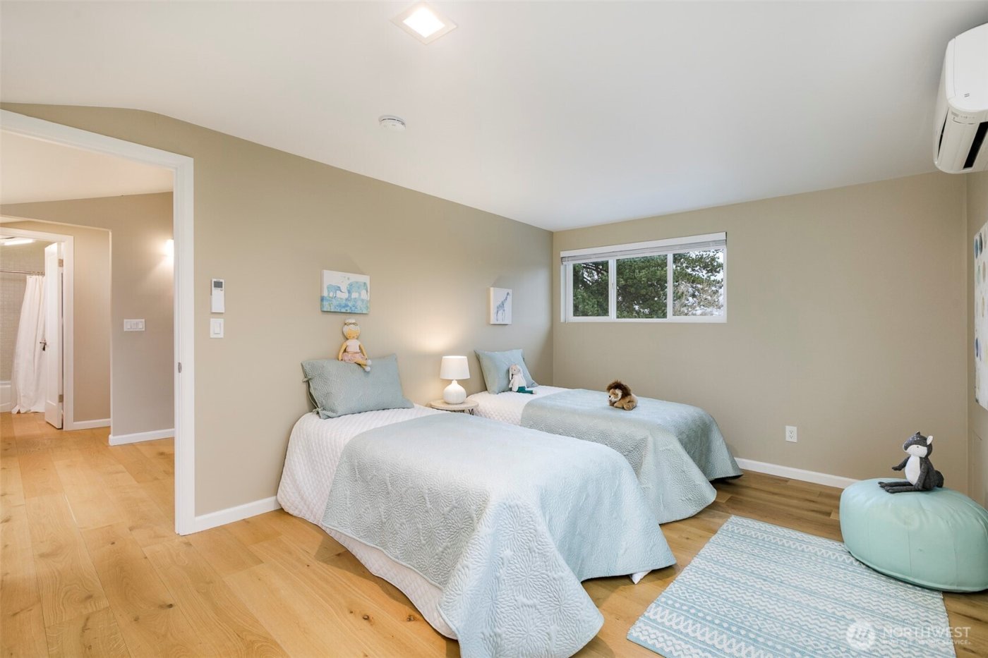 6001 60th Avenue NE, Seattle, WA 98115-7909