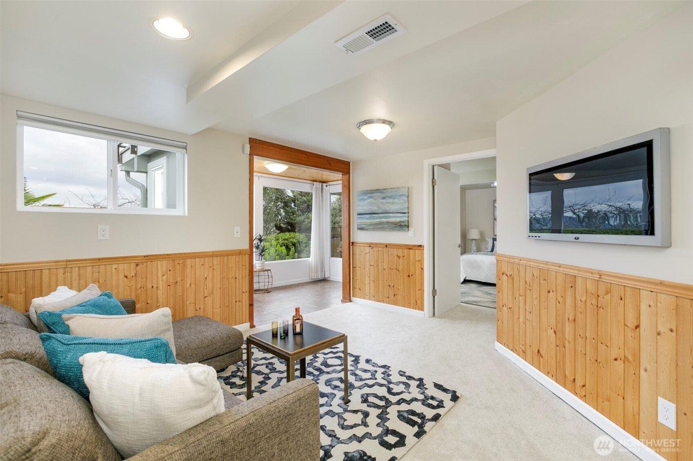 6001 60th Avenue NE, Seattle, WA 98115-7909