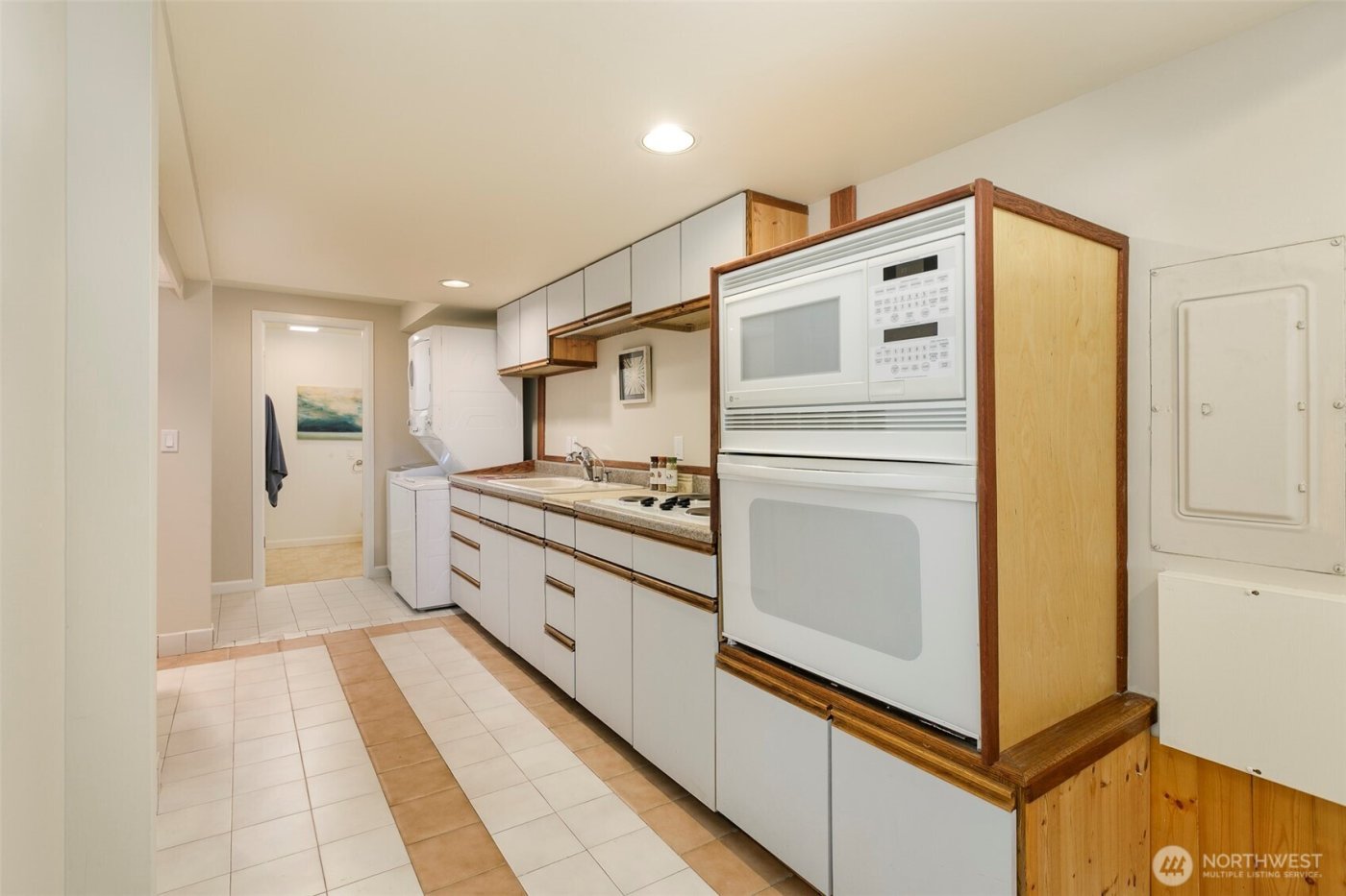 6001 60th Avenue NE, Seattle, WA 98115-7909