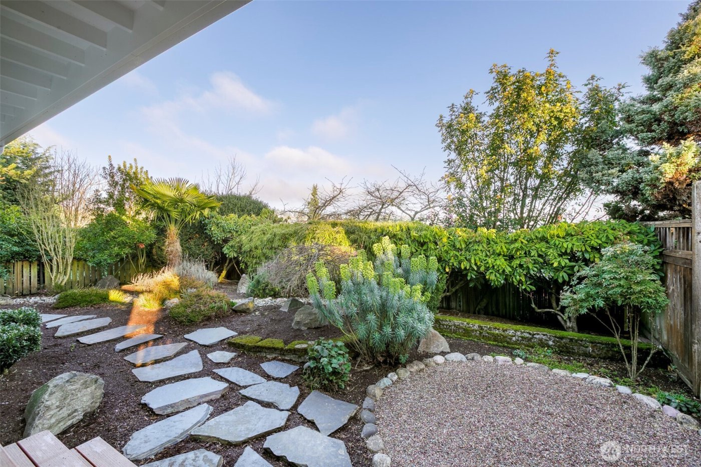 6001 60th Avenue NE, Seattle, WA 98115-7909