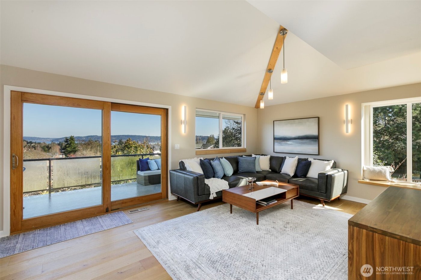 6001 60th Avenue NE, Seattle, WA 98115-7909