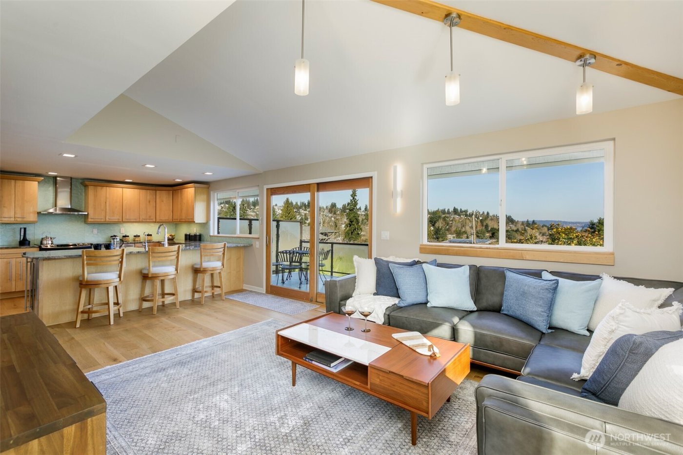 6001 60th Avenue NE, Seattle, WA 98115-7909