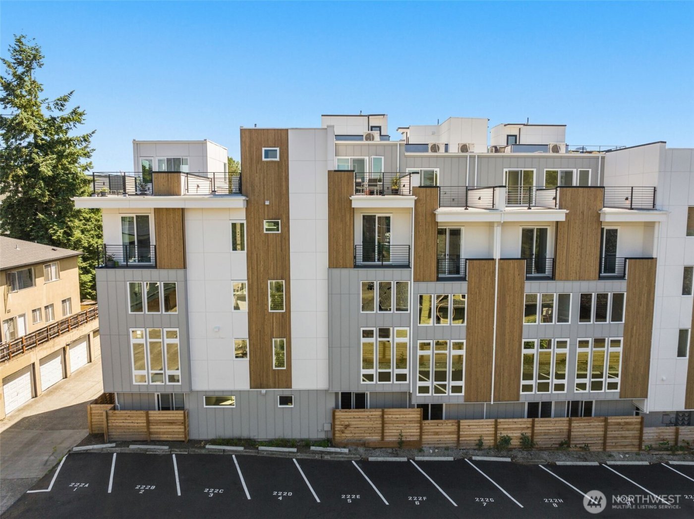 222 D 10th Avenue E, Seattle, WA 98102