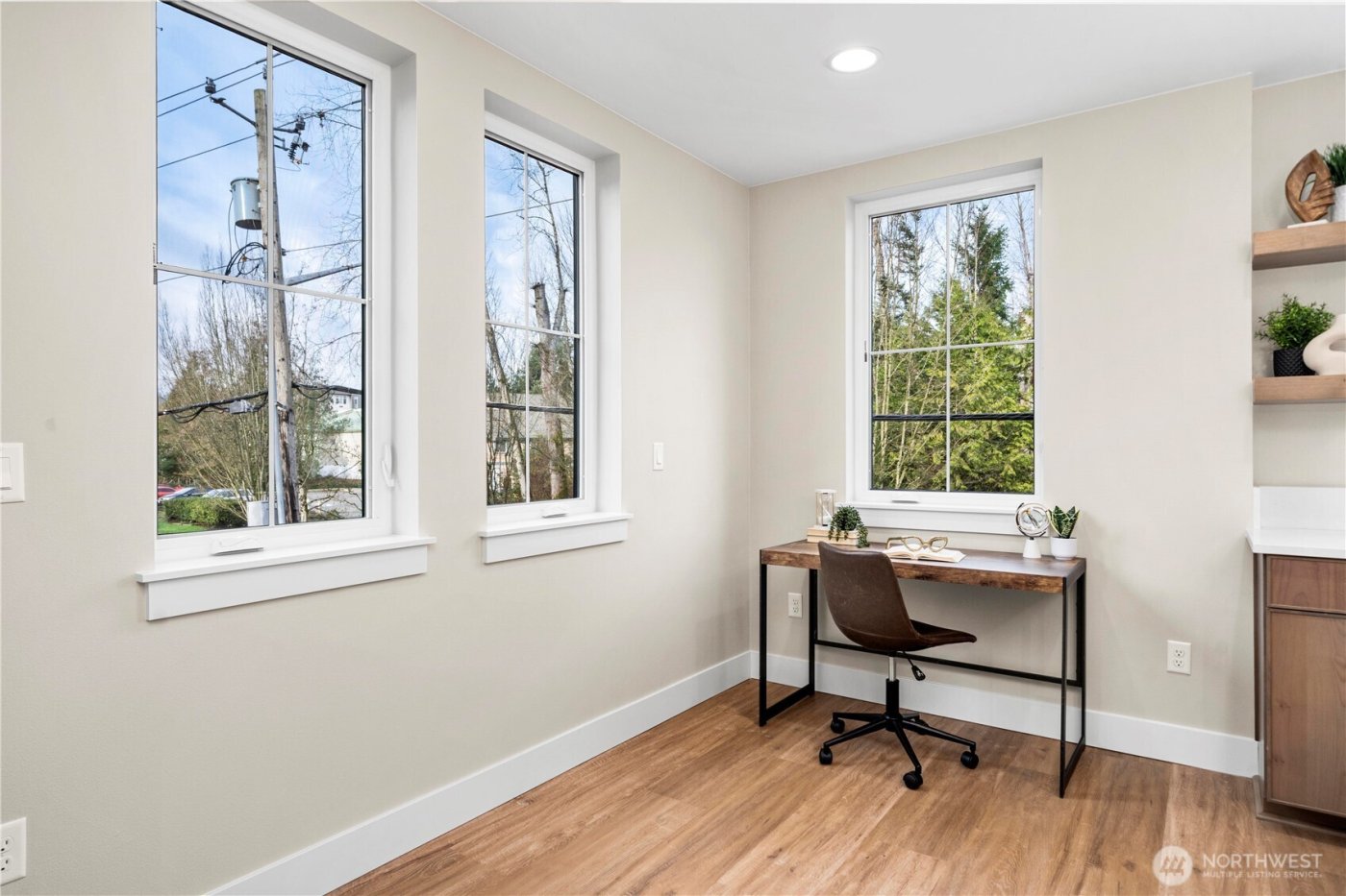 537 NW Juniper Street , Issaquah, WA 98027