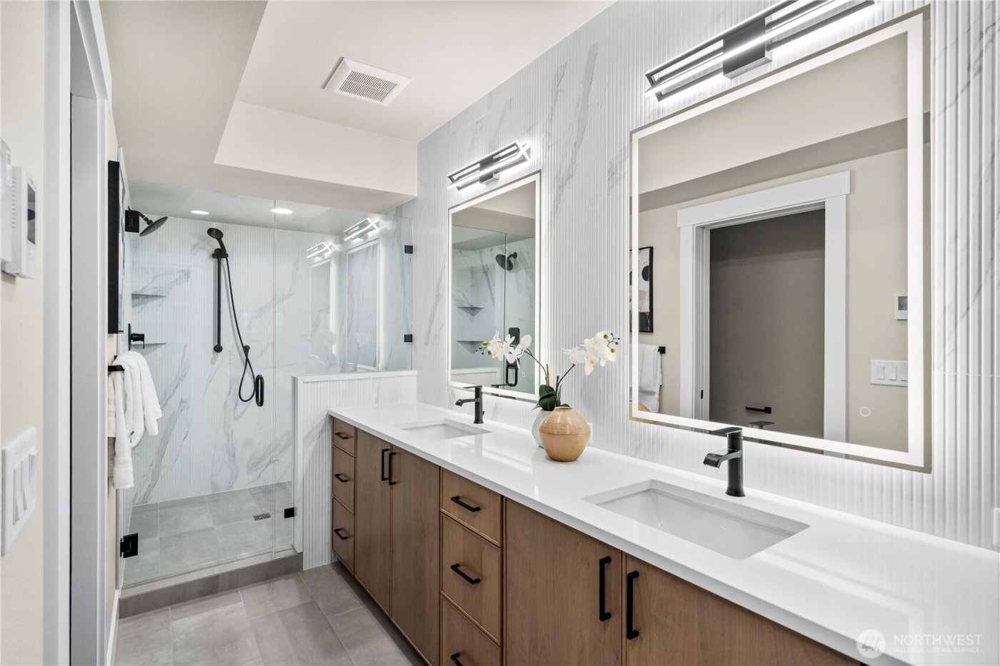 537 NW Juniper Street , Issaquah, WA 98027