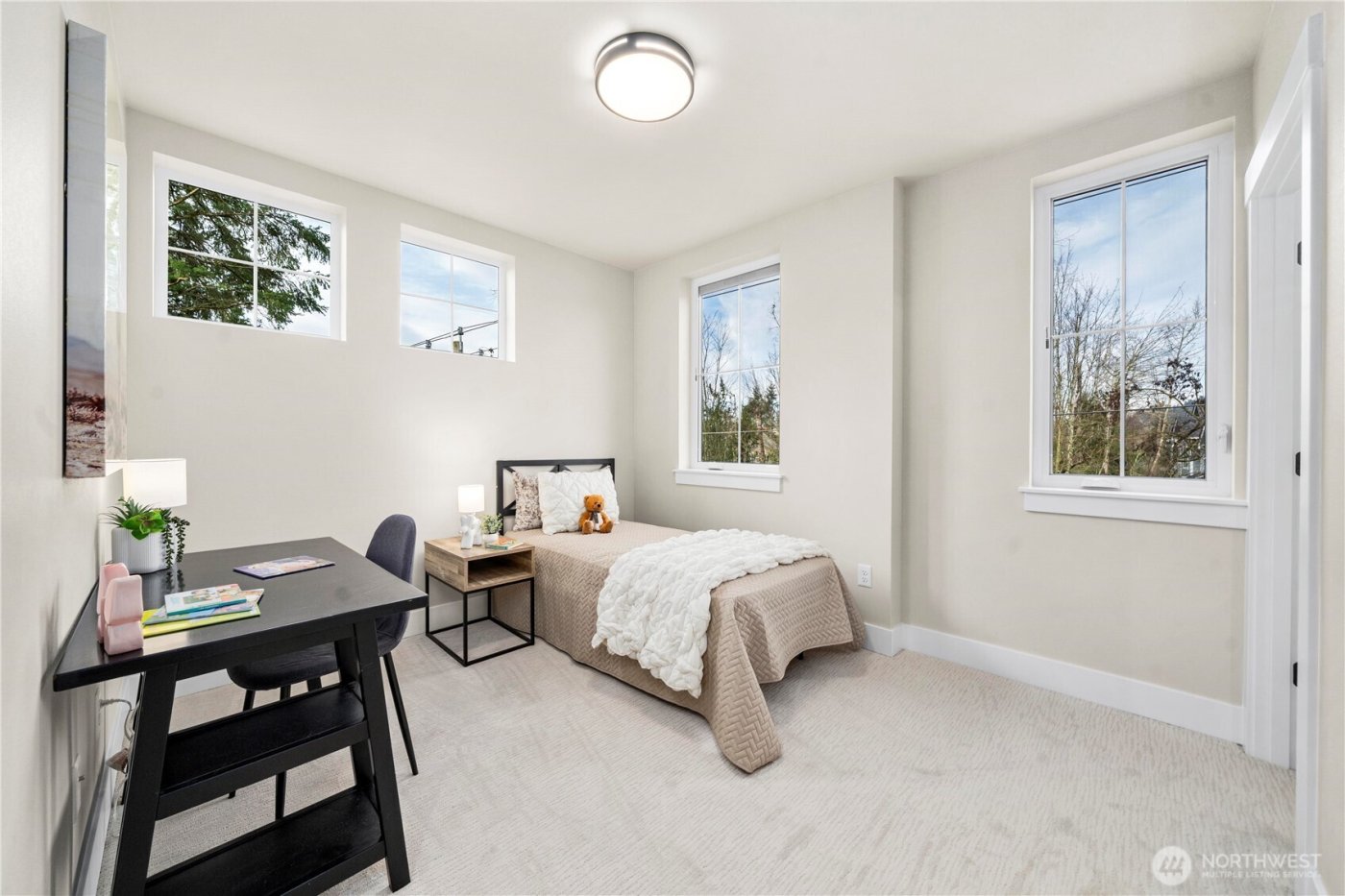 537 NW Juniper Street , Issaquah, WA 98027