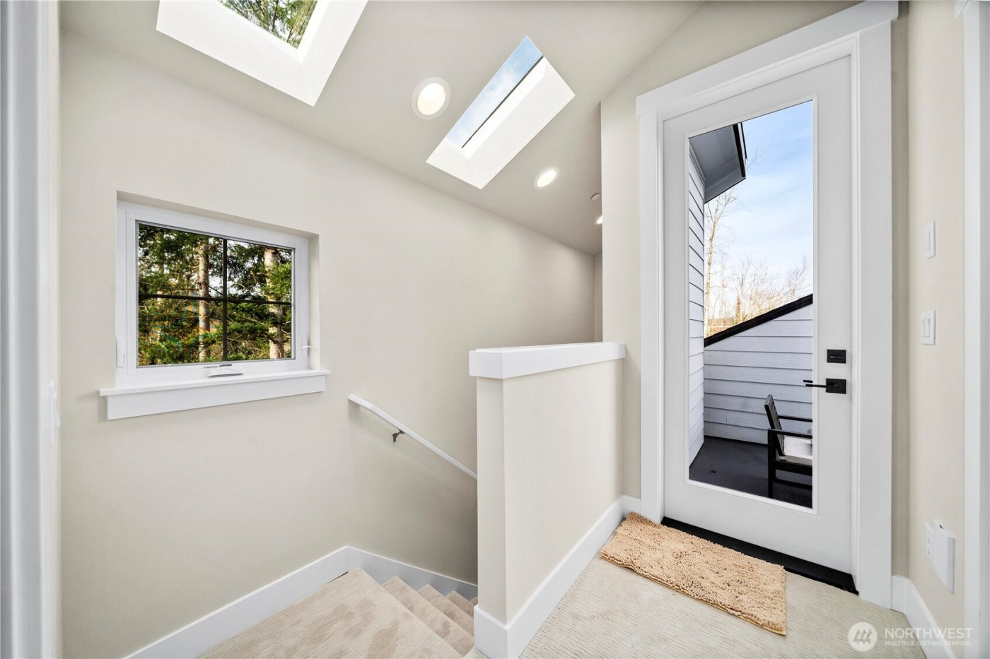 537 NW Juniper Street , Issaquah, WA 98027