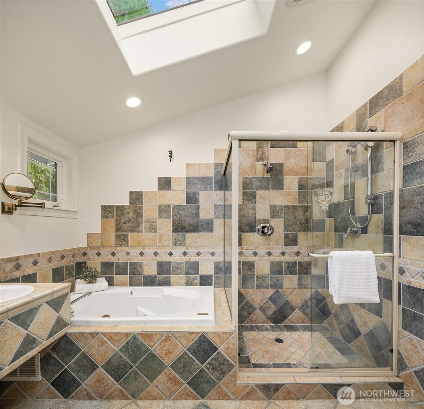 17226 SE 40th Place , Bellevue, WA 98008