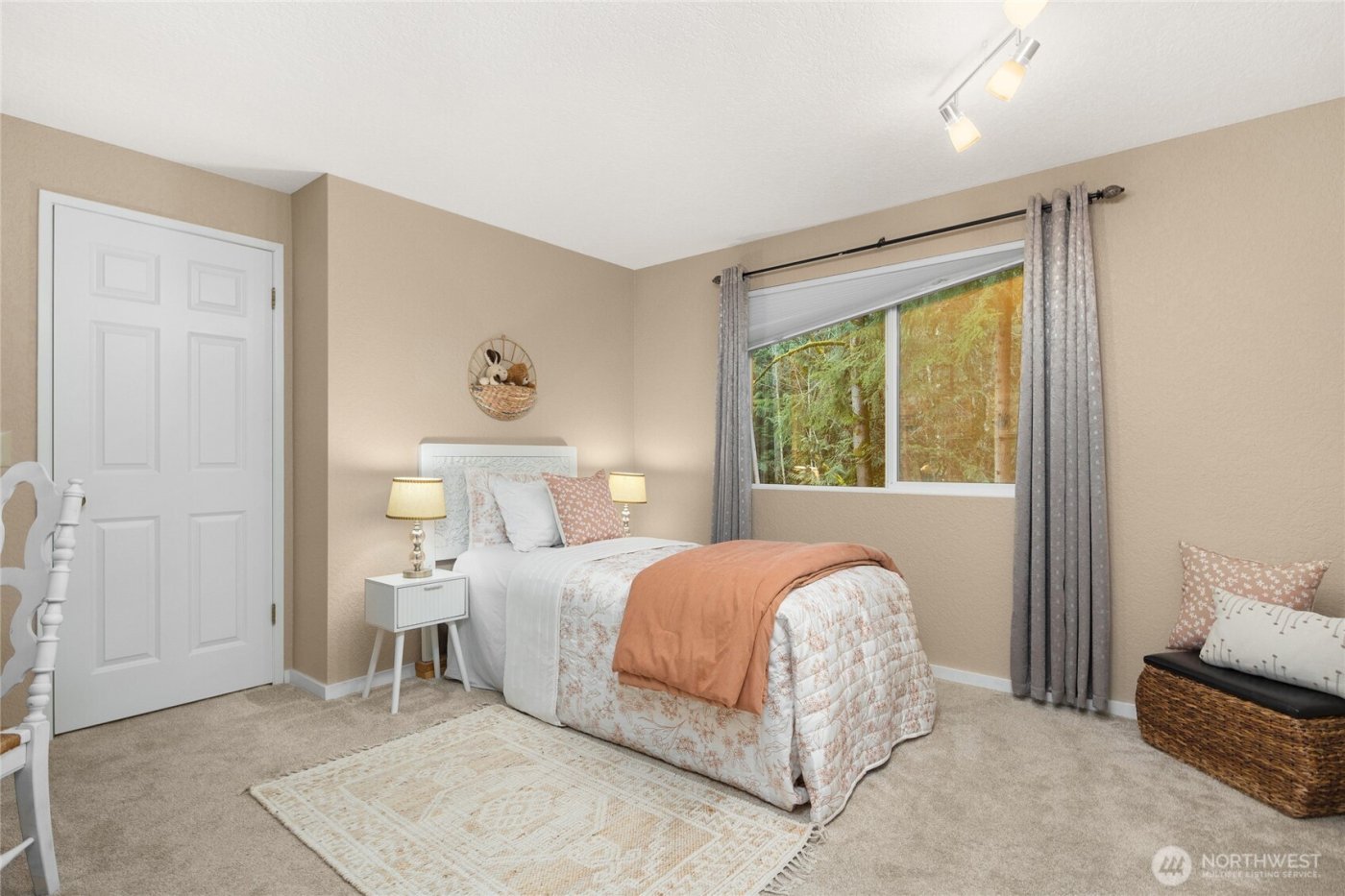 21743 NE 176th Place , Woodinville, WA 98077