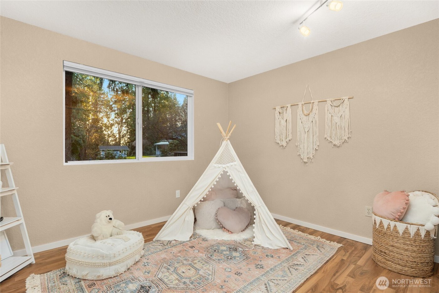 21743 NE 176th Place , Woodinville, WA 98077