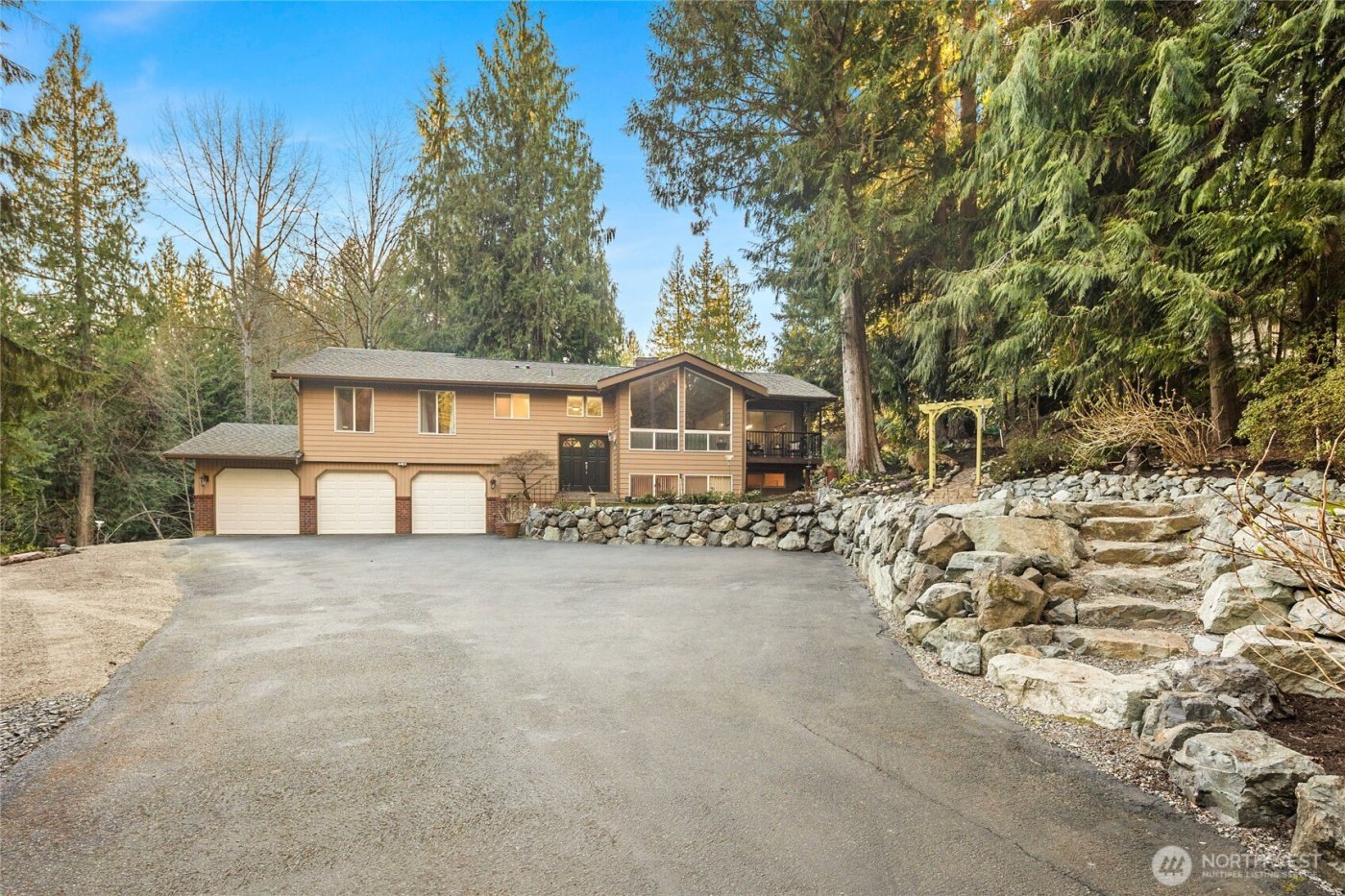 21743 NE 176th Place , Woodinville, WA 98077